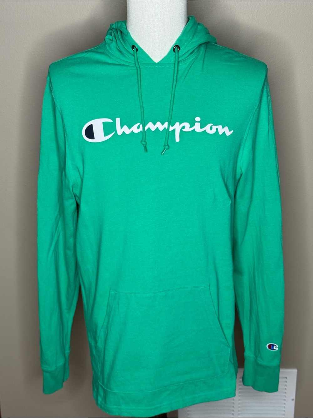 Champion mens hooded sweatshirt green size medium. Has pockets.